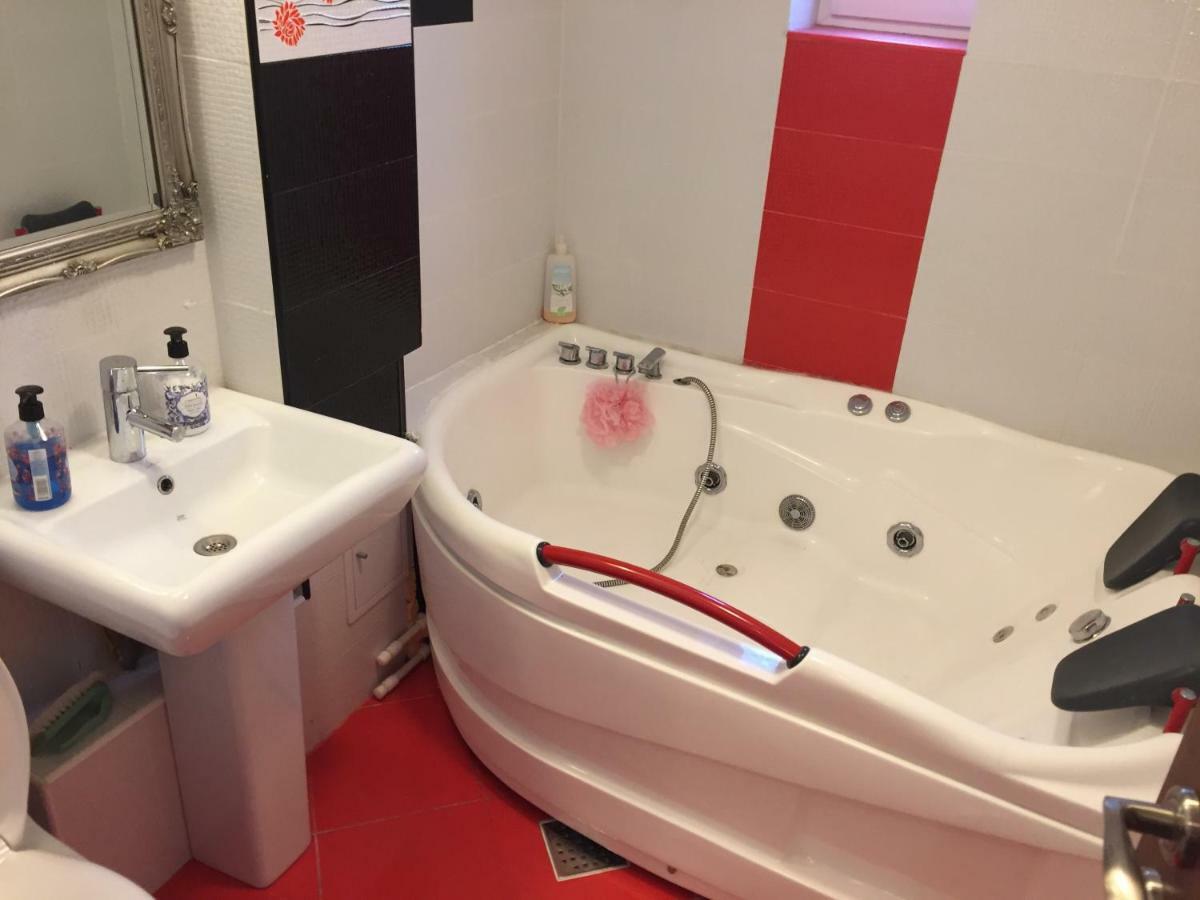 Apartament Tomis Nord 3 Camere コンスタンツァ エクステリア 写真
